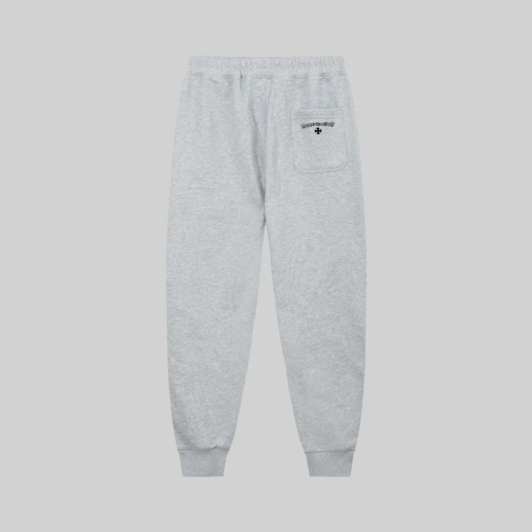 P270 top version, different currency) ✨ chromehearts/Chrome Hearts SS Autumn and Winter Show Model Slim-fitting lines simple printed letter Logo sweatpants 380g weight compatible with all body types Black and white drawstring design on the waist elastic band Customized drawstring pockets with slant pocket design on both sides There is also a small pocket on the back Color: black gray Size S-XL